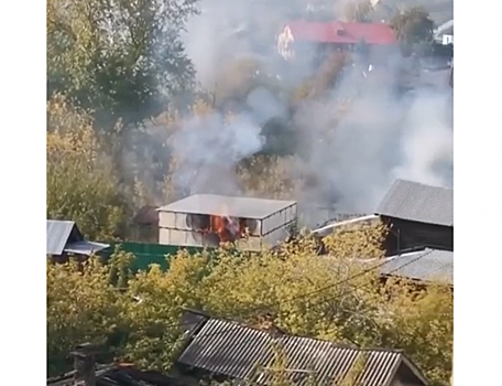 В центре Тюмени сгорели три частных дома