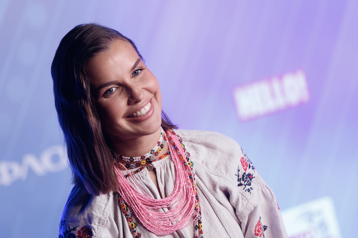 Исполнительница хита Матушка-земля рассказала о планах на будущее