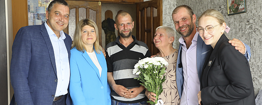 Линара Самединова и Роман Тикунов навестили семью мобилизованных павловопосадцев