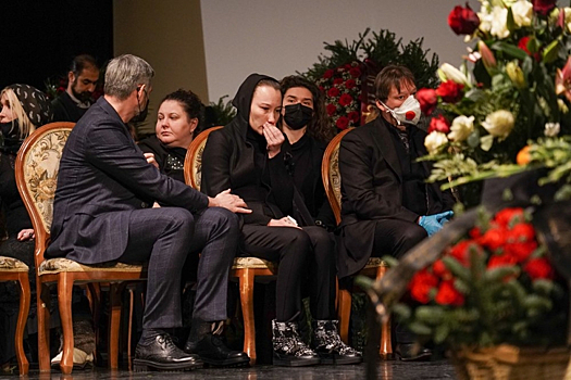 Экстрасенс рассказала, как спасти вдову Грачевского после случая на похоронах