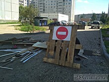 В Твери жители многоэтажки перекрыли въезд во двор из-за потока машин с ул. Суворова