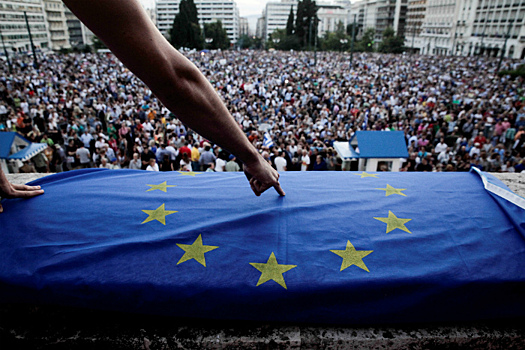 ЕЦБ решил увеличить объем экстренной помощи банкам Греции