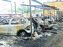 Серийный пироман подпалил десять автомобилей за раз