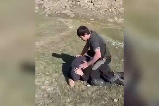В Дагестане мужчина избил девятиклассника в присутствии учителя