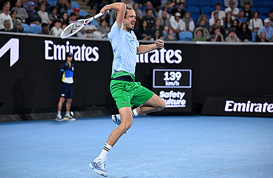 Даниил Медведев вылетел с Australian Open 2025