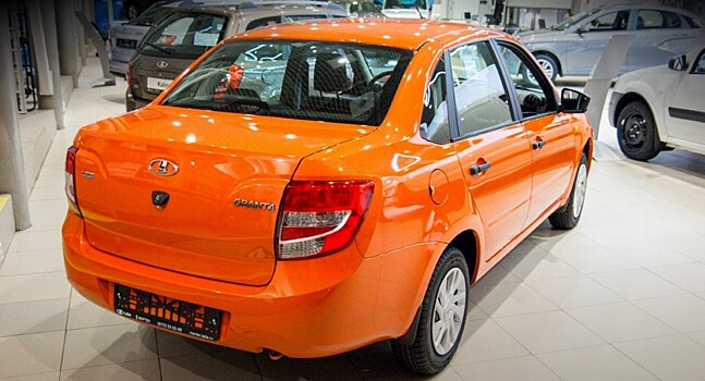 Продажи автомобилей в России снова растут, а «Лада Гранта» вернула звание лидера