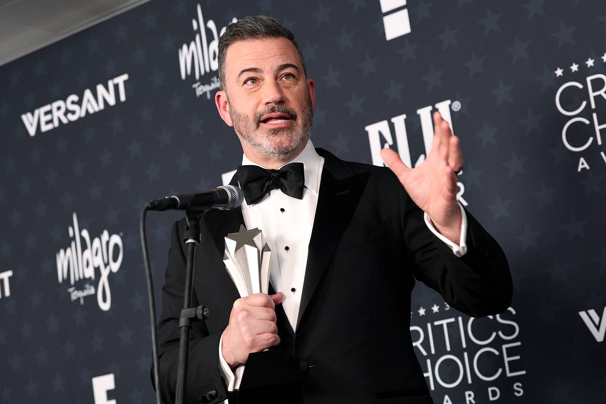 Известный телеведущий заплакал в прямом эфире