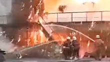 Огненный дождь: металлургический комбинат на Украине залило расплавленным чугуном: