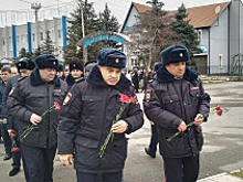 В Северной Осетии сотрудники полиции, ветераны ОВД и представители общественности Правобережного района почтили память Героев Отечества