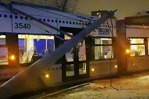 Шесть человек пострадали в ДТП с трамваем и грузовиком в Москве