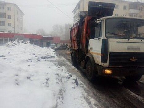 В Башкирии от наезда мусоровоза погибла пенсионерка