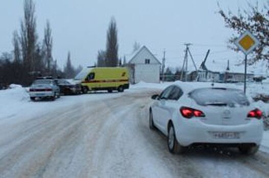Две иномарки столкнулись на перекрестке в Орловской области