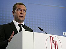 Медведев призвал снизить риски в работе шахтеров