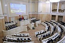 Депутатов поздравили с орбиты. В Петербурге отмечается 25-летие парламента