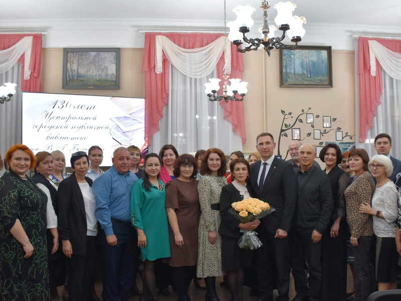 Олег Денисов поздравил коллектив пензенской библиотеки имени В. Г. Белинского со 130-летием учреждения