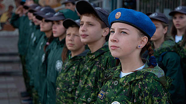 Ростовские юнармейцы получили право носить береты Президентского полка