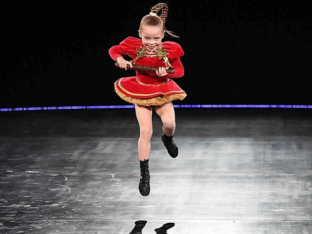 Маленькая оренбурженка участвует в танцевальном шоу на Первом канале