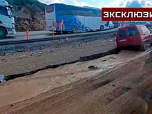 Застрявшие в разломах дорог машины создали большие пробки в Турции