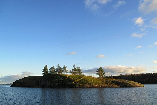 В Карелии на Ладоге спасли туристов, которые подали сигнал SOS из-за сильной волны