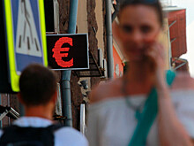 Экономист Гинько назвал рост курса евро до 83 рублей "последним всплеском спроса"