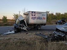 Под Волгоградом в лобовом ДТП с грузовиком погибли два человека