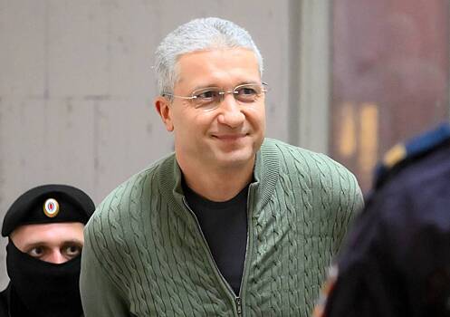 Усадьбы, картины и антикварное оружие. У бывшего замминистра обороны хотят изъять богатства более чем на миллиард рублей