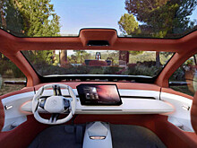 BMW оценивает экран для пассажира спереди в новых автомобилях