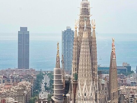 Базилика Саграда Фамилия в Барселоне стала самым высоким храмом в мире
