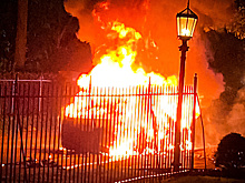 Самая мощная Tesla Model S загорелась во время движения