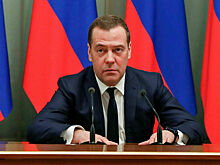 Медведев назвал бредом призывы СНБО Украины уничтожить Россию