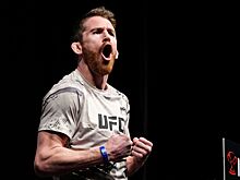 Кори Сэндхаген — Роб Фонт, Умар Нурмагомедов, Пётр Ян, легчайший вес UFC