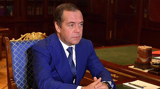 Медведев пригласил премьера Франции в Россию