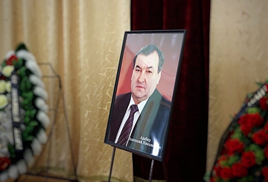 Любил жизнь и гармонь - политики и чиновники простились с экс-главой омских единороссов Анатолием Адабиром