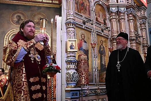 Впервые в Челябинск доставили Благодатный огонь прямо из Иерусалима