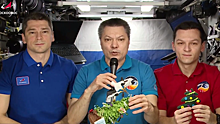 Космонавты Роскосмоса поздравили россиян с наступающим Новым годом