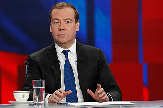 Медведев назвал успехом ход принятия поправок в Конституцию