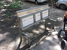 Закрывающаяся на замок скамейка у дома в Подмосковье вызвала споры в сети