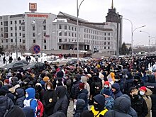 Во второй серии протестов в Казани поучаствовали Максим Шевченко, Дамир Фаттахов и полицейские дубинки