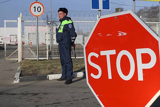После падения украинского БПЛА перекрыли движение по одной из улиц