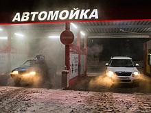 Видео с моющейся на автомойке женщиной попало в Сеть