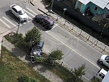 Поворот не туда: в Терновке водитель хотел избежать ДТП и снес забор