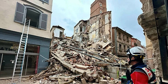 Аварийный трехэтажный дом рухнул в центре французской Тулузы
