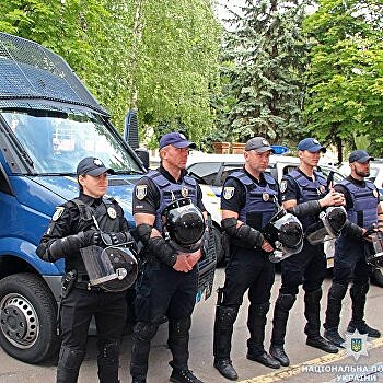 Киевские полицейские отказались красить лица на финал Лиги чемпионов
