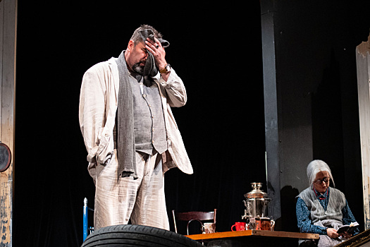 Куда приводят кумиры? Каким получился "Дядя Ваня" в атмосфере гаражной "антиромантики"