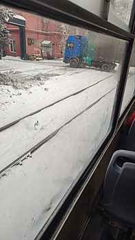 Фура вновь перегородила трамвайные пути в Новокузнецке
