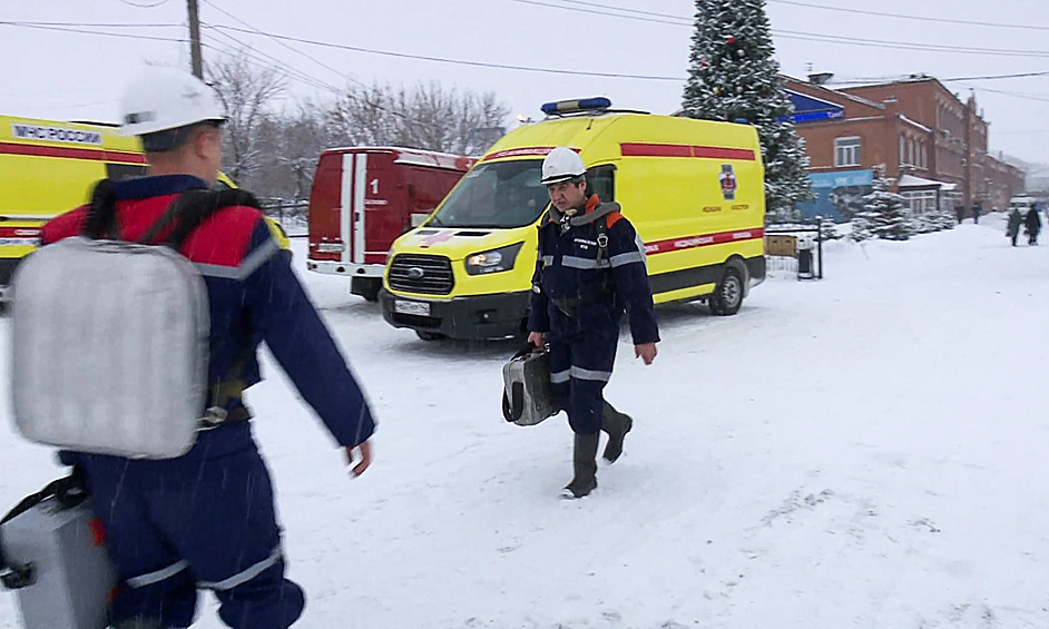 Одиннадцать человек погибли при пожаре в кузбасской шахте «Листвяжная» в Кемеровской области.