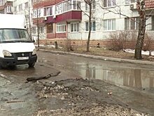 Разбитая дорога на улице 8 Марта становится все хуже