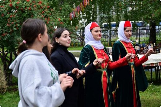 Более 20 национальных подворий представят традиционную кухню, костюмы и ремёсла в День народов Среднего Урала