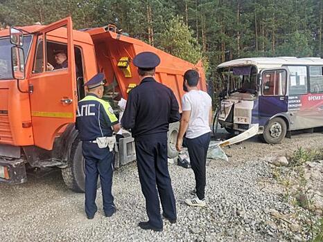 ГИБДД проверит ДТП с 5 пострадавшими в Свердловской области