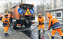 Дорожные службы СЗАО заделывают ямы после зимы